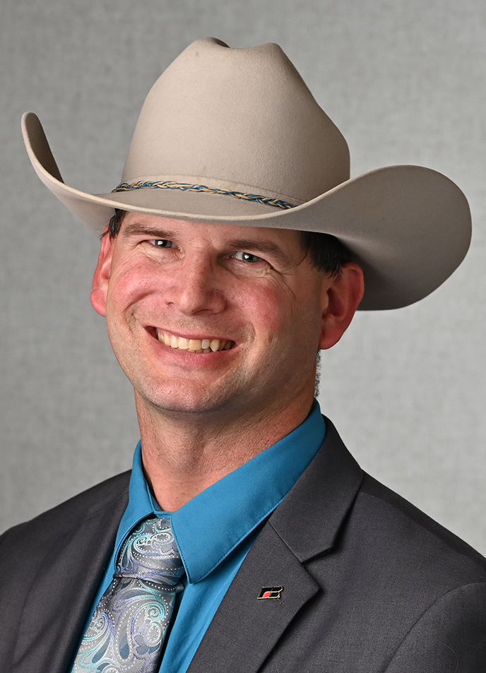 Miles Kuschel headshot